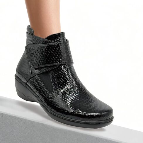 أحذية الكاحل النسائية المسطحة أحذية الكاحل السوداء الأنيقة للنساء من جلد البولي يوريثان الفاخر، شريط فيلكرو قابل للتعديل ومطاط بمقدمة مربعة مستديرة مبطنة من الخلف للدفء، أحذية شتوية عادية وكل يوم in Kuwait