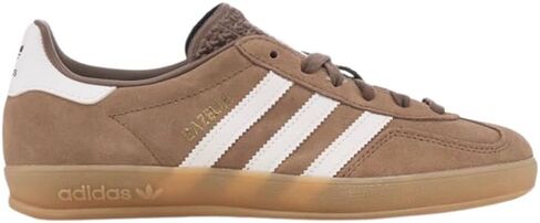 حذاء رياضي Adidas Originals Gazelle للرجال (Earth Strata White Gold Metallic، 7.5) in Saudi Arabia