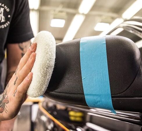 ميجوايرز G15812EU مرمم للبلاستيك الأسود والحواف 355 مل. يجعل البلاستيك الأسود والزخرفة تبدو وكأنها جديدة in Kuwait