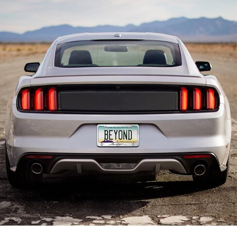 صورة iPick لشعار Ford Mustang Script Dual ثلاثي الأبعاد على إطار لوحة ترخيص معدنية من الكروم المرآة in Saudi Arabia
