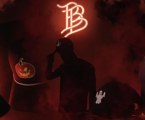 قبعة بيسبول ذات العلامة التجارية Bills Jack-O-Lantern Glow PVC Elite منحنية وخفيفة الوزن ومريحة in Saudi Arabia