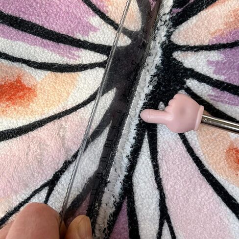 Butterfly Shaped Area Rug, Soft and Fluffy Faux Wool Mat, Thin Doormat Not Bulky, Non Slip TPR Backing Foot Pad, Dry Feet Warmth Carpet for Inside Home Under Table by Bed, 29.5 x 19.2 inches, Purple in Saudi Arabia