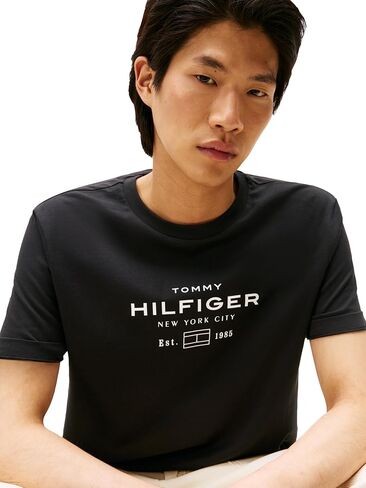 تي شيرتات Tommy Hilfiger للرجال بأكمام قصيرة من القطن مع تصميمات شعار مكدسة in Saudi Arabia