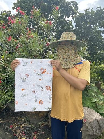 Handmade Thick Natural Flowers Mulberry Paper Large Sheets 20x14 Inches Scrapbook Craft Card DIY Craft, Bouquets, Scrapbooks, Decorations, Wedding Gifts. (Starburst Flowers/Butterfly Pea Flowers) in Kuwait