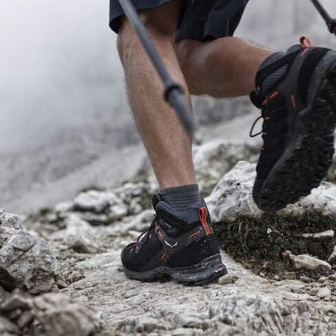 Salewa Women's Mountain Trainer Mid GTX Alpine Boot | المشي لمسافات طويلة ، تسلق جبال الألب ، النهج الفني | حماية مقاومة للماء من Gore-Tex ، نعل Vibram ، جلد متين ونسيج أعلى in Saudi Arabia