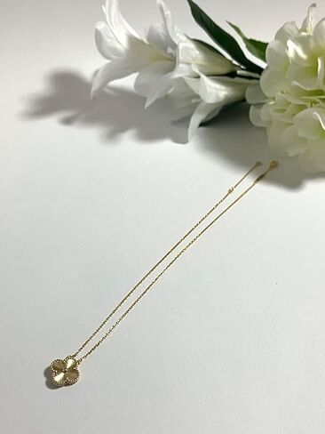 Four-Leaf Clover Necklace, 18K Gold Plated Lucky Flower Pendan, Dainty Floral Charm Chain for Women, Timeless Design for Daily Wear and Gift in Saudi Arabia