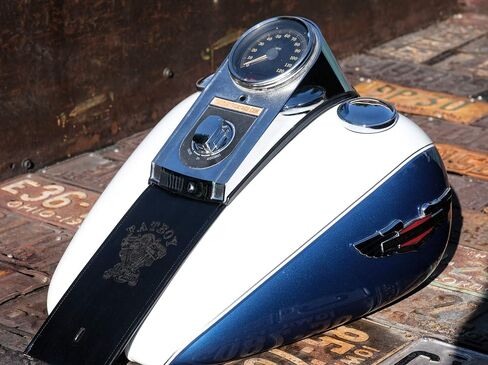 مريلة Dirty Gringo Fatboy الجلدية المخصصة لخزان الغاز المتوافقة مع Harley Davidson Softail in Kuwait