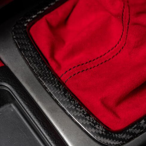 حذاء Billetworkz Premium Shift لدليل Subaru WRX (2015-2021) - مصنوع من مادة الكانتارا الأصلية، خياطة حمراء/سوداء in Kuwait