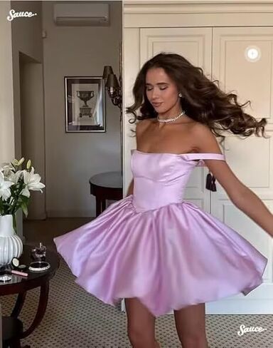 فساتين قصيرة من الساتان لحفلات العودة للوطن للمراهقين بأشرطة السباغيتي والكشكشة على شكل حرف A in Kuwait