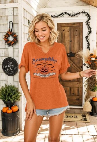 قمصان الهالوين للسيدات Halloweentown Est 1998 تي شيرت مضحك على شكل يقطين جرافيك تي شيرت على شكل حرف v تي شيرت خريف بأكمام قصيرة in Kuwait