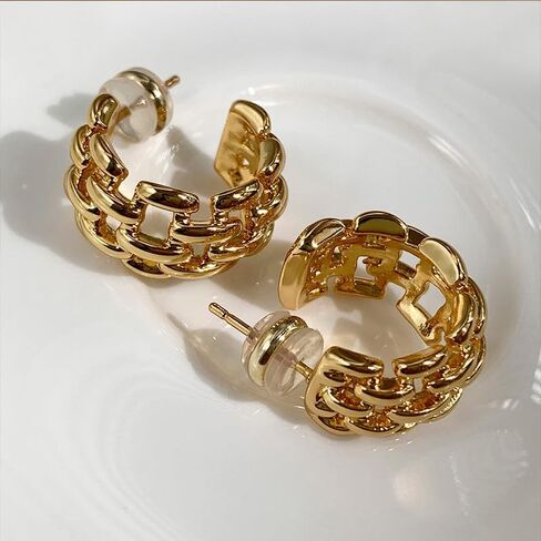 1 Pair Gold Earrings for Women, Trendy Hoop Earrings for Chic and Edgy Look, Fashionable Jewelry with Interlocking Design, Suitable for Various Occasions in Saudi Arabia