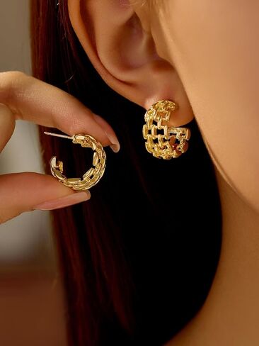 1 Pair Gold Earrings for Women, Trendy Hoop Earrings for Chic and Edgy Look, Fashionable Jewelry with Interlocking Design, Suitable for Various Occasions in Saudi Arabia