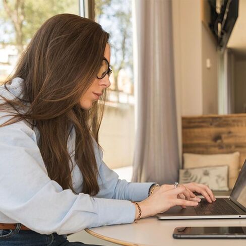 FREEBLOSS 24 مجموعة أساور خشبية متقاطعة مطرزة بسوار مسبحة قابل للتمدد مع أكياس مخملية سوار خشبي من الخرز هدية بالجملة in Saudi Arabia