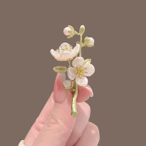 Retro Temperament Green Jasmine Brooch For Women Weddings Banquet Office Brooch Gifts Clothes Pin Accessory Ornament in Saudi Arabia