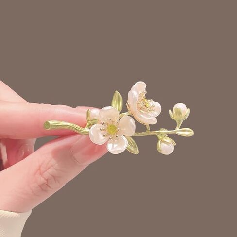 Retro Temperament Green Jasmine Brooch For Women Weddings Banquet Office Brooch Gifts Clothes Pin Accessory Ornament in Saudi Arabia