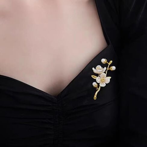 Retro Temperament Green Jasmine Brooch For Women Weddings Banquet Office Brooch Gifts Clothes Pin Accessory Ornament in Saudi Arabia