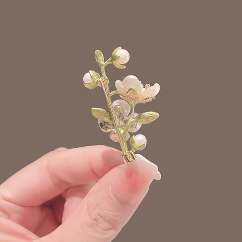 Retro Temperament Green Jasmine Brooch For Women Weddings Banquet Office Brooch Gifts Clothes Pin Accessory Ornament in Saudi Arabia