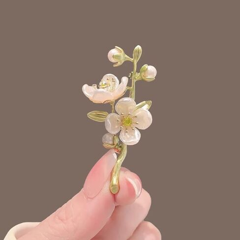 Retro Temperament Green Jasmine Brooch For Women Weddings Banquet Office Brooch Gifts Clothes Pin Accessory Ornament in Saudi Arabia