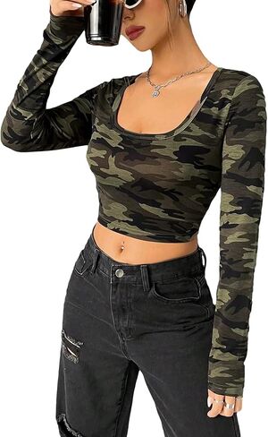 تي شيرت نسائي من WDIRARA بطبعة مموهة ورقبة واسعة وأكمام طويلة in Kuwait