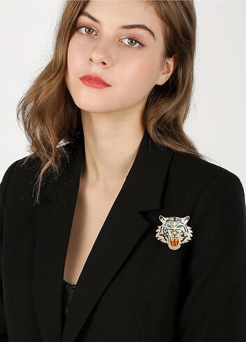 Premium Rhinestone Tiger Brooch Pin Gold Silver Tiger Head Brooch Lapel Pins Vintage Punk Style Animal Brooch Domineering Cool Tiger Brooch Clothes Hats Bags Suits Banquets Party Costumes Jewelry for Women and Men in Kuwait