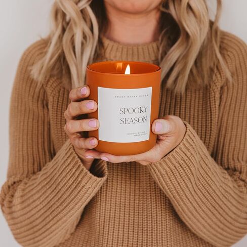 شمعة معطرة برائحة البرتقال للموسم المخيف من Sweet Water Decor - شموع الهالوين مع توابل خشبية دافئة ورائحة الحمضيات - شموع مزخرفة مصنوعة من القطن بنسبة 100% مع وقت احتراق لمدة 40 ساعة - شمعة برطمان برتقالية سعة 15 أونصة in Kuwait