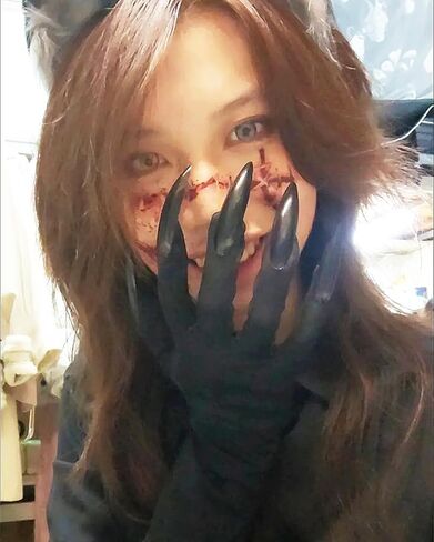 Halloween Costume Cat Woman Paw Gloves with Long Black Plastic Fingernails Wolf Claws Glove for Cosplay Party Props in Saudi Arabia