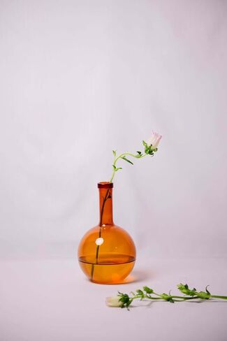 1 pc 8.6 Inches Tall Amber Glass Bulk Vase, Bottleneck Bulbous Bud vases, Vintage Glass Classic Vase for Flower, Living Room, Bedroom, Shelf, Wedding, Home Décor, Photoshoot Setup in Saudi Arabia
