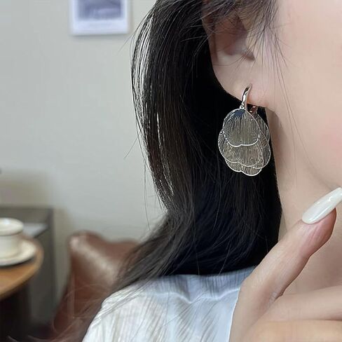 Dainty Retro Ginkgo Leaf Petal Hoop Earrings for Women Cute Unique Vintage Hollow Leaves Drop Dangle Earring Charming Y2k Party Prom Jewelry Accessory in Saudi Arabia