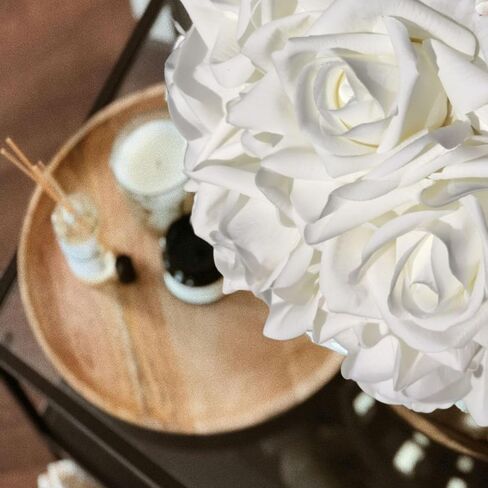 White Rose 10 قطع ورود وهمية - زهور زفاف واقعية - باقة ديكور منزلي مثالية للحفلات والمنزل والمكتب وديكور الكريسماس - ورود بيضاء in Kuwait