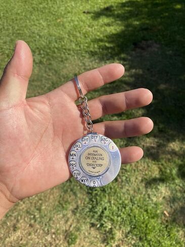 سلسلة مفاتيح بقرص هاتف عتيق - حلقة مفاتيح هاتف دوارة - حامل مفتاح هاتف دوار للحنين - هدية فريدة لهواة جمع الهالوين والأصدقاء والعائلة وزملاء المنزل ومفتاح السيارة in Kuwait