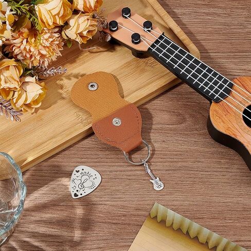 UNICRAFTALE 1pc Guitar Picks Gifts Stainless Steel Guitar Pick Keychain with PU Leather Case Heart Music Notes Plectrum Guitar Set Graduates Christmas Valentines Gifts for Guitar Player Musician Lover in Saudi Arabia