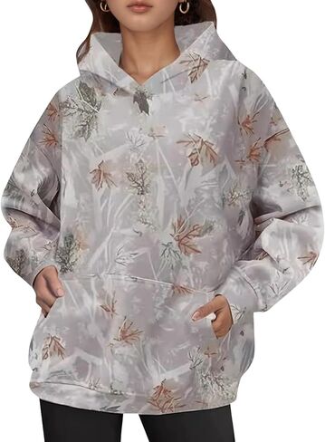 سويت شيرت نسائي بقلنسوة مموه من YKR مطبوع عليه أوراق القيقب من الصوف مع جيب in Kuwait