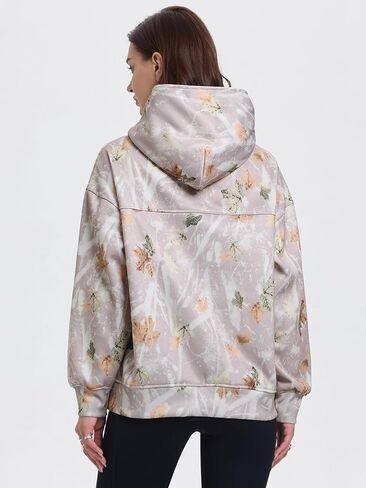 سويت شيرت نسائي بقلنسوة مموه من YKR مطبوع عليه أوراق القيقب من الصوف مع جيب in Kuwait