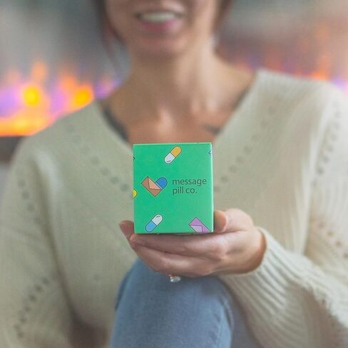 رسالة بأحرف كبسولة في زجاجة - هدايا للأزواج، ملاحظات حب له أو لها، هدية رومانسية رائعة لصديقتك وصديقها - تتضمن 50 قطعة من رسائل حبوب الحب المكتوبة في زجاجة in Kuwait