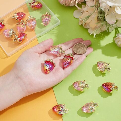 UniCraftale 40pcs 2 ألوان 3D أكريليك الفراولة سحر الشفافة الاكريليك المعلقات الفراولة سحر معلقة زخرفة زخرفة لطيف السحر الفاكهة الجزء الأكبر لقلادة سوار الصنع in Saudi Arabia