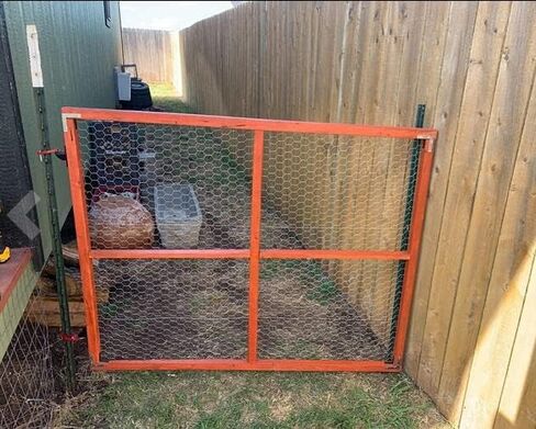 T-Post Gate Hinge Pins - Hang a gate of Any Farm or Garden from a Metal T Post - Outdoor Chain Link Fence Gate Hinges, Set of 2 in Saudi Arabia