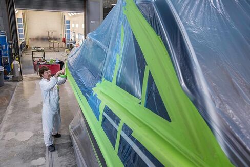 شريط لاصق عالي الأداء 3M 401+، أخضر، 48 مم × 55 م - قوة تحمل قوية للسيارات والمركبات المتخصصة والأسواق الصناعية، علبة مكونة من 12 قطعة in Kuwait