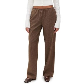 نساء في سروال بلوم in Kuwait