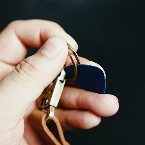 سلسلة مفاتيح سيارة من الجلد المحبب بالكامل، سلسلة مفاتيح عالمية، حامل سلسلة مفاتيح جلدية للرجال والنساء، سلسلة مفاتيح حزام للرجال والنساء، سلسلة مفاتيح تكتيكية in Kuwait