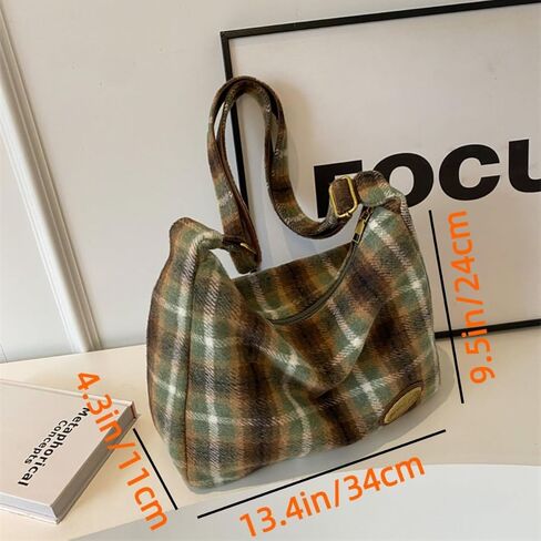 حقيبة كروس نسائية منقوشة من Hobo Purse مع إكسسوارات لطيفة، حقيبة قماش صوفي أنيقة للسيدات موضة 2024 in Kuwait