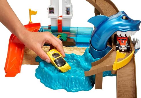 Hot Wheels Toy Car Track Set, Color Shifters Sharkport Showdown, 1:64 Scale Vehicle with Repeat Color-Change Feature in Saudi Arabia