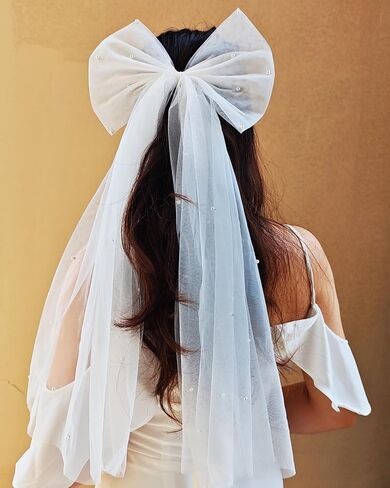 Bride Veil 32 "White Wiht Pearl for Bachelorette Party ، Pach Party Favors Favors ، حجاب الزفاف الأبيض ، العروس لتكون هدية in Kuwait
