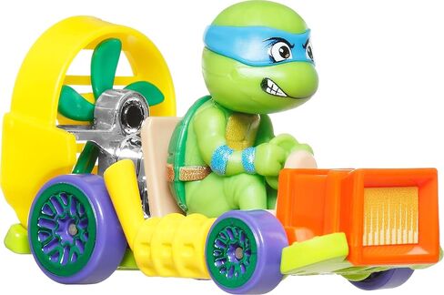 Hot Wheels Racerverse ، مجموعة من 4 سيارات تموت 1:64 سيارات الألعاب المحسنة للقيادة على المسارات مع شخصيات ثقافة البوب ​​كسائقين in Kuwait
