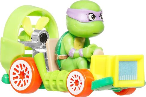Hot Wheels Racerverse ، مجموعة من 4 سيارات تموت 1:64 سيارات الألعاب المحسنة للقيادة على المسارات مع شخصيات ثقافة البوب ​​كسائقين in Kuwait