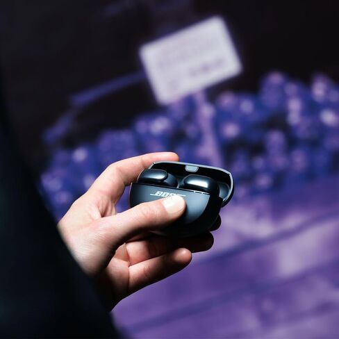سماعات أذن Bose Ultra Open الجديدة مع صوت غامر، مشبك لاسلكي مفتوح للأذن على سماعات الأذن لتوفير الراحة، OpenAudio للتوعية، عمر بطارية يصل إلى 48 ساعة، دخان أبيض (متجدد) in Kuwait