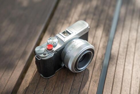 TTARTISAN AF 23mm f1.8 APS-C Frame Lens for Fuji X Mount Cameras for Fujifilm XS10 X-E4 X-T10 X-T20 X-T3 X-T4 X-T100 X-T200 X-T30 X-Pro1 X-Pro2 X-Pro3 X-E1-Black in Kuwait