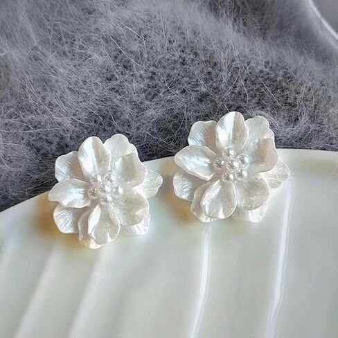 White Flower Pearl Crystal Stud Earrings Statement for Women, Dainty Simple Shell Floral Beaded Pearls Zirconia Earring Boho Party Birthday Jewelry Gifts in Saudi Arabia