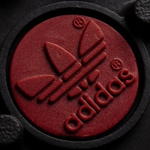 adidas FTWWHT/CBLACK/Goldmt Men's Mundial Team FTWR whiteCore Black/Gold met. 8 US, 8 Wide in Saudi Arabia