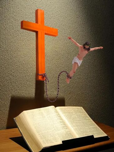 Fexcofu Bunjesus Crucifix ، Bungee Jumping Wall Cross - Denaissance Sculpture Dentical Home Dedicor لعيد الفصح ، عيد الميلاد - هدية مسيحية فكاهية للأصدقاء والعائلة (أسود) in Saudi Arabia