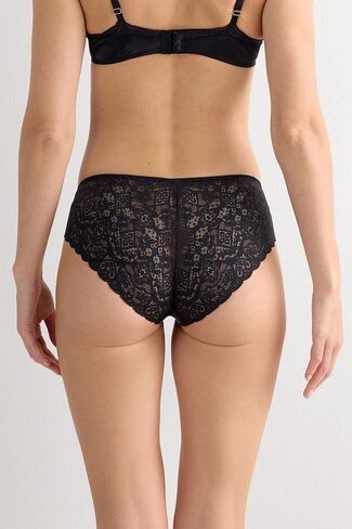 Woman's Lace and Silk Bikini Briefs in Kuwait
